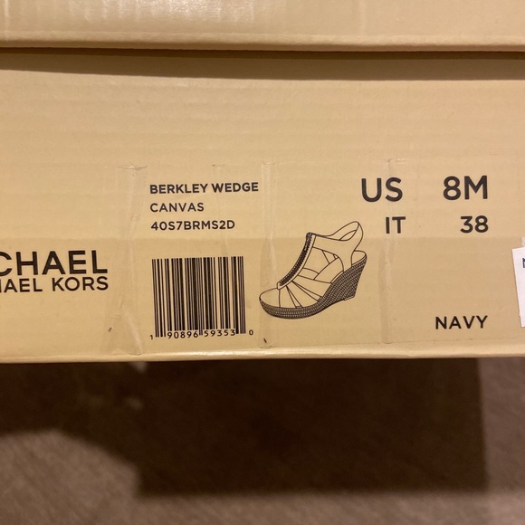 Michael Kors Canvas Wedge sandal - Picture 4 of 6